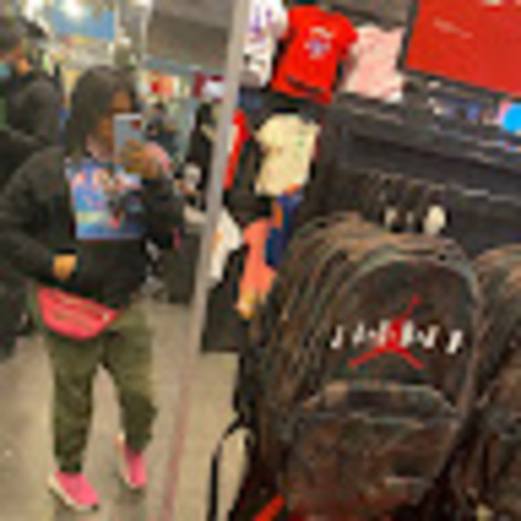 Meet your Posher, Taylor - Picture 1 of 1